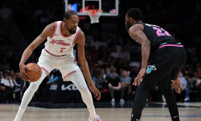 v体育-狂胜28分,又24分大胜!NBA最神奇队伍诞生,老詹要冲击第5冠